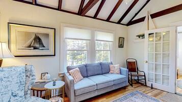 House, Multiple Beds, Garden View (Sea View) | Living area