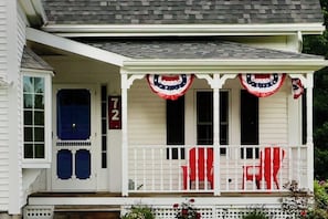 A house with a porch, a blue door, and red chairs. - Historic Home w/ Gas Fireplace, Fast Wifi, & Private W/D - Snowbird-friendly (Warren)