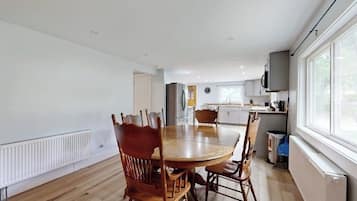 House, Multiple Beds, Kitchen (Come Spring Hideaway) | 3 bedrooms, individually decorated, individually furnished, bed sheets