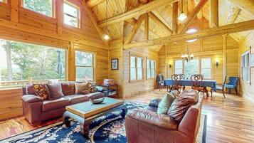 House, Multiple Beds, Patio (Tranquil Haven) | Living area