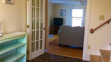 Apartment, Berbilang Katil (Windows on the Sea) | Bahagian dalam