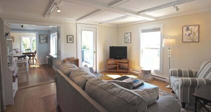3 Bedroom 2 1/2 Bath Apartment With Views of Rocklan