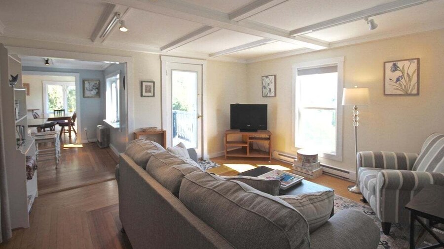 3 Bedroom 2 1/2 Bath Apartment With Views of Rocklan