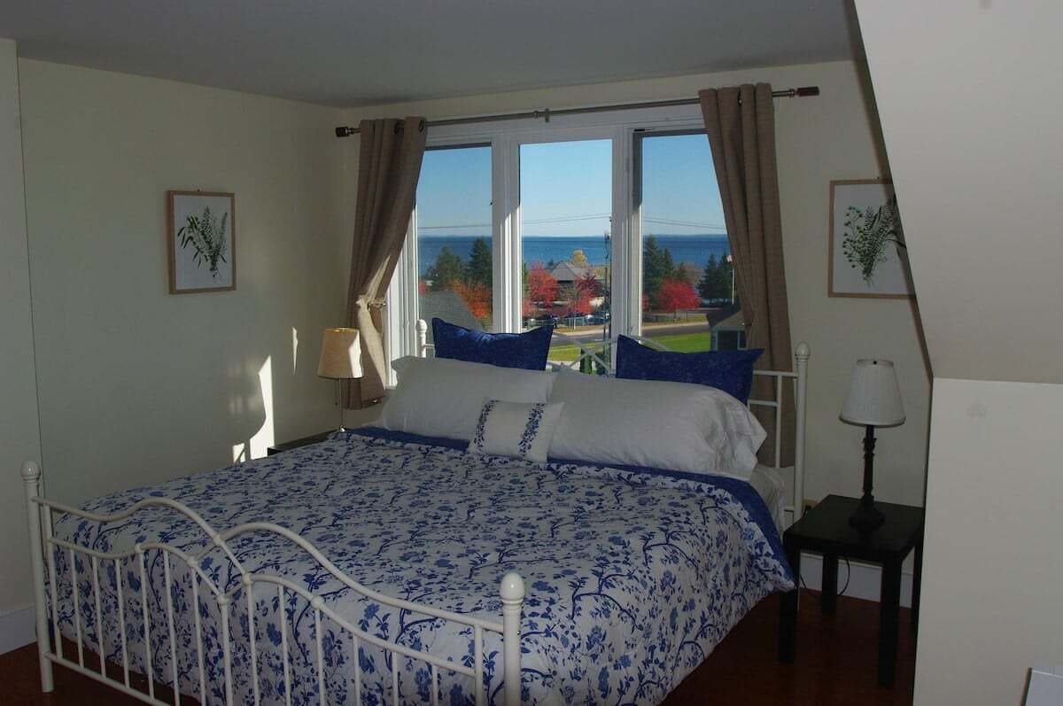 Apartment, Multiple Beds (Windows on the Sea) | 3 bedrooms, individually decorated, individually furnished, bed sheets