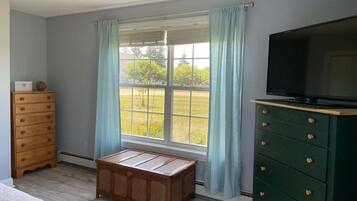 Maison, Plusieurs lits (Abenaki Retreat on Matinicus Island) | Vue de la chambre