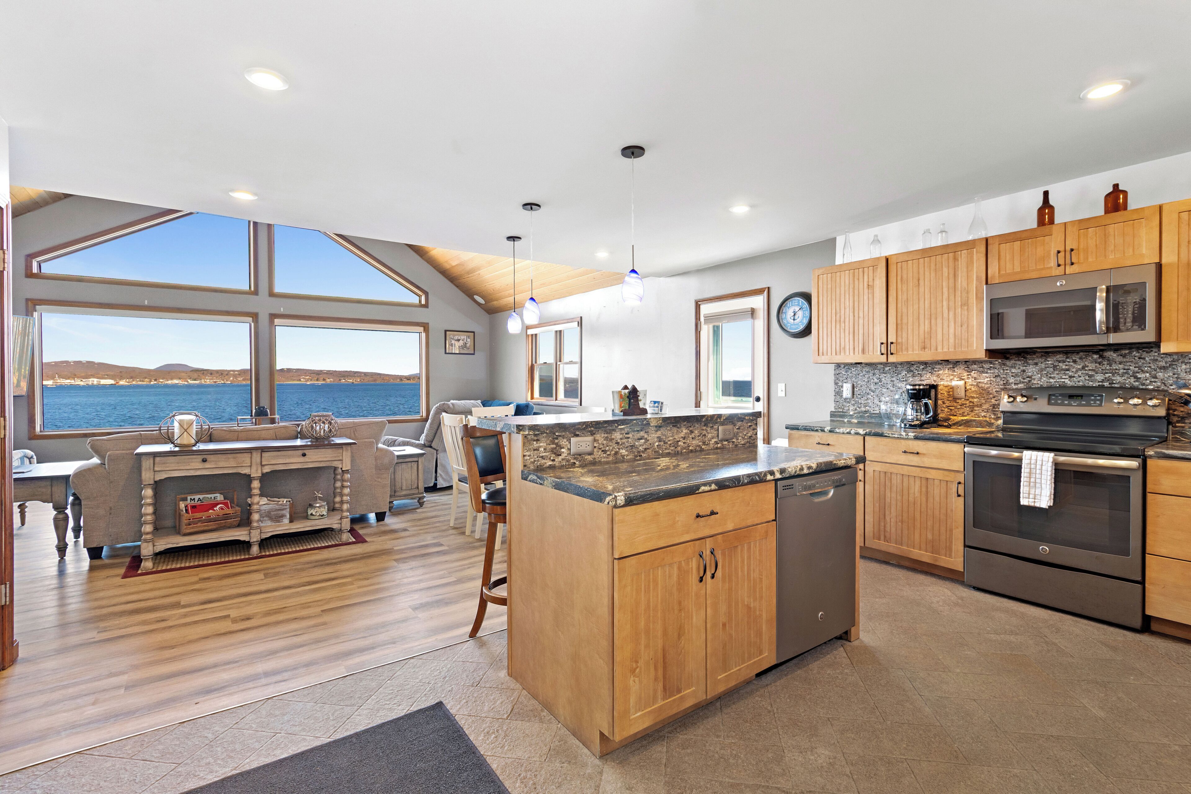 Casa, várias camas, vista para a praia (Lookout on Waters Edge) | Cozinha privada