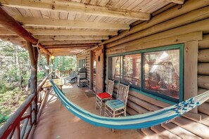A log cabin with a porch, outdoor seating, and a hammock. - Stunning log Cabin With Fireplace & Nature Views - Near Shopping & Dining (Boothbay Harbor)