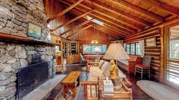 Cabin, Multiple Beds, Fireplace, Garden View (Hammond Hideaway) | Living area