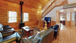 Cabin, nhiều giường, lò sưởi (Lynx Cabin 106) | Khu phòng khách