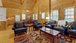 Cabin, nhiều giường, lò sưởi (Deer Fawn Cabin 79) | Khu phòng khách