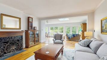 House, Multiple Beds, Garden View (Bramble Cottage) | Living area
