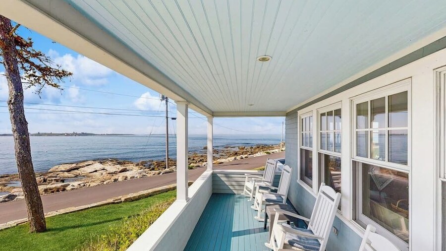 Oceanfront Home Incredible Ocean Views, Deck & Location
