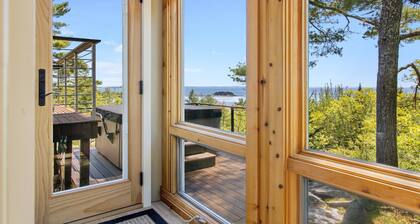 Elegant Ocean View Home With Breathtaking Views, Private hot tub & Large Deck