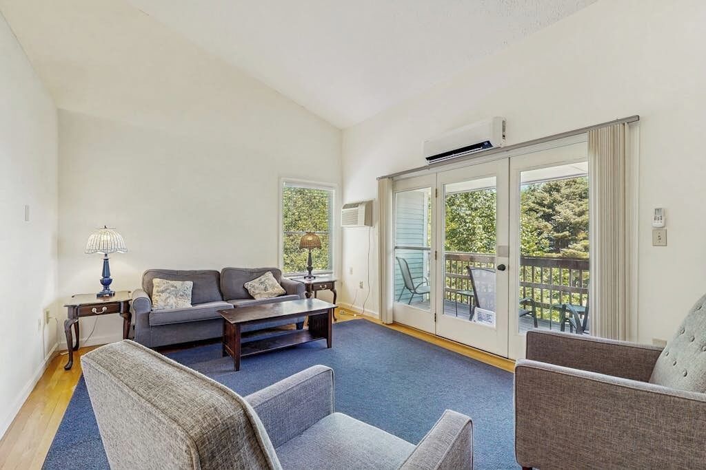 Townhome, 2 Queen Beds, Garden View (Birch Tree Lane - Unit 311) | Living area