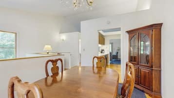Townhome, 2 Queen Beds, Garden View (Birch Tree Lane - Unit 311) | 2 bedrooms, individually decorated, individually furnished, bed sheets