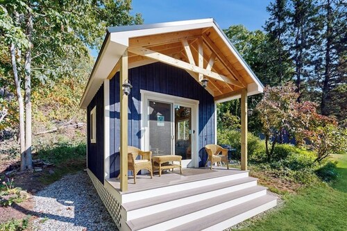Charming Boothbay Harbor Cottage With Partial AC, Full Kitchen, and sun Room