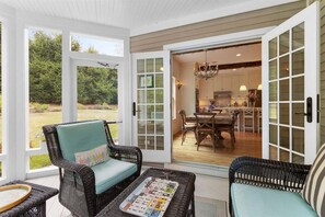 House, Multiple Beds, Garden View (Salty Bloom) | Living area