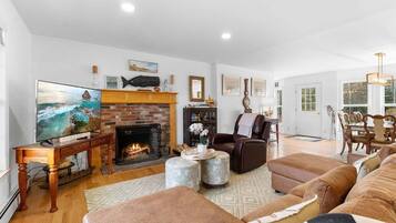 House, Multiple Beds, Pool Access, Pool View (Vista Cove House) | Living area