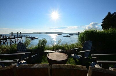Berry Cottage, Private Dock, Overlooking a Sandy b