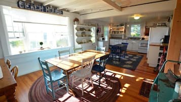 House, Multiple Beds, Beach View (Berry Cottage) | 4 bedrooms, individually decorated, individually furnished, bed sheets