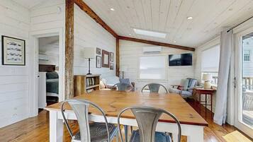 Cabin, Multiple Beds, Kitchen (Bay Cabin) | 2 bedrooms, individually decorated, individually furnished, bed sheets