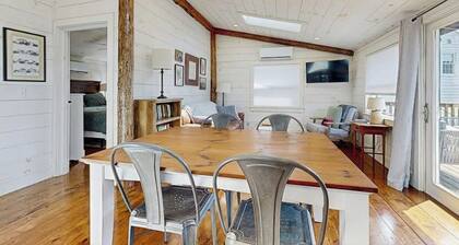 Beautifully Updated Cabin Near Town & Barrett