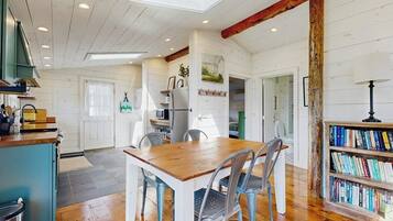 Cabin, Multiple Beds, Kitchen (Bay Cabin) | Private kitchen