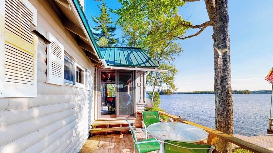Vintage Lakefront Cabin With Incredible Water Views, Private Dock & Pebble Beach