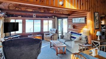 House, Multiple Beds, Kitchen (Lakeside Legacy) | Living area