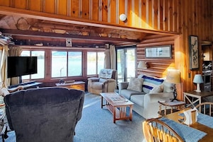 House, Multiple Beds, Kitchen (Lakeside Legacy) | Living area