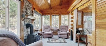 Cozy Cabin With Covered Porch, Firepit, Grill, Fireplace, & Washer/dryer