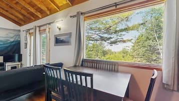 Cabin, Multiple Beds, Fireplace (Sunset Point Mountaintop Cabin) | 2 bedrooms, individually decorated, individually furnished, bed sheets