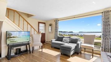 House, Multiple Beds, Beach View (Owls Nest on Crescent Beach) | Living area