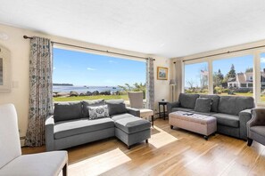 Ferienhaus, Mehrere Betten, Strandblick (Owls Nest on Crescent Beach) | Wohnbereich