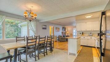 Cottage, Multiple Beds, Fireplace, Garden View (White Lobster Cottage) | Private kitchen