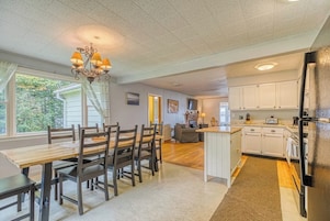 Cottage, Multiple Beds, Fireplace, Garden View (White Lobster Cottage) | Private kitchen