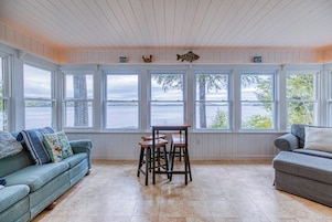 Cottage, Multiple Beds, Fireplace, Garden View (White Lobster Cottage) | Living area