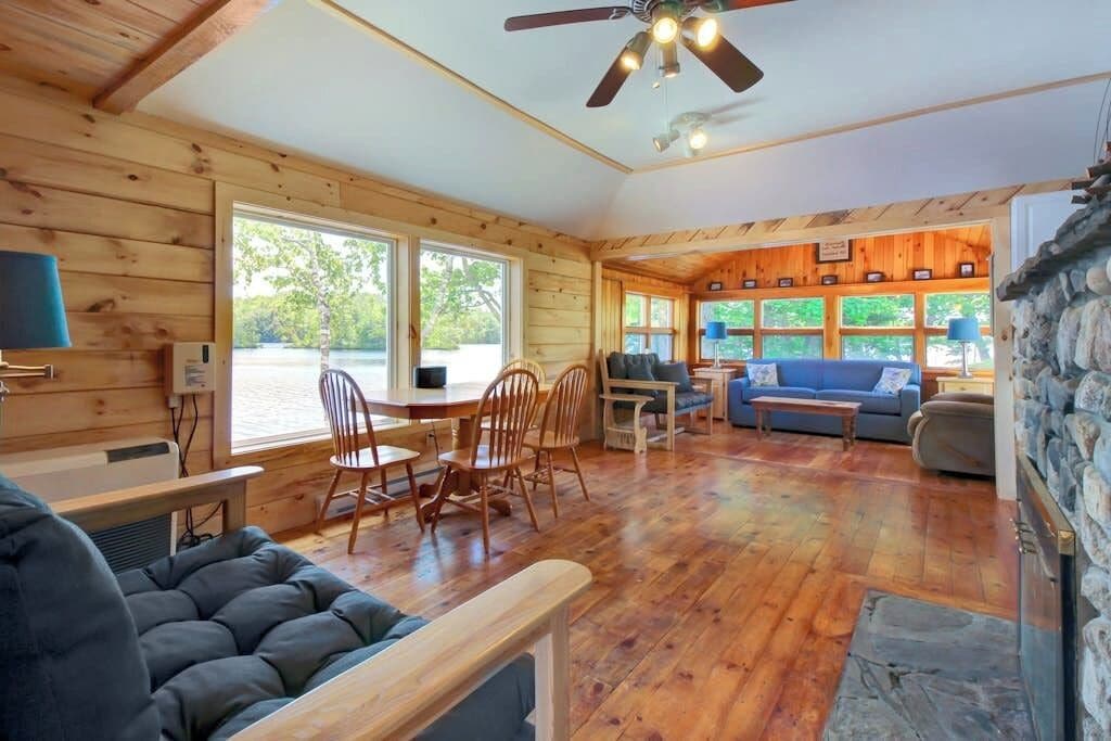 小屋, 多張床, 廚房 (Damariscotta Lakefront Retreat) | 起居區
