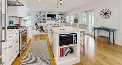 Elegant Home With Veranda & Water View, Walk to Downtown Boothbay Harbor