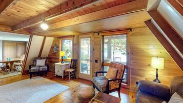 House, Multiple Beds (Camp Overlook) | Living area