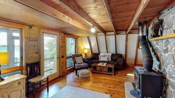 House, Multiple Beds (Camp Overlook) | Living area