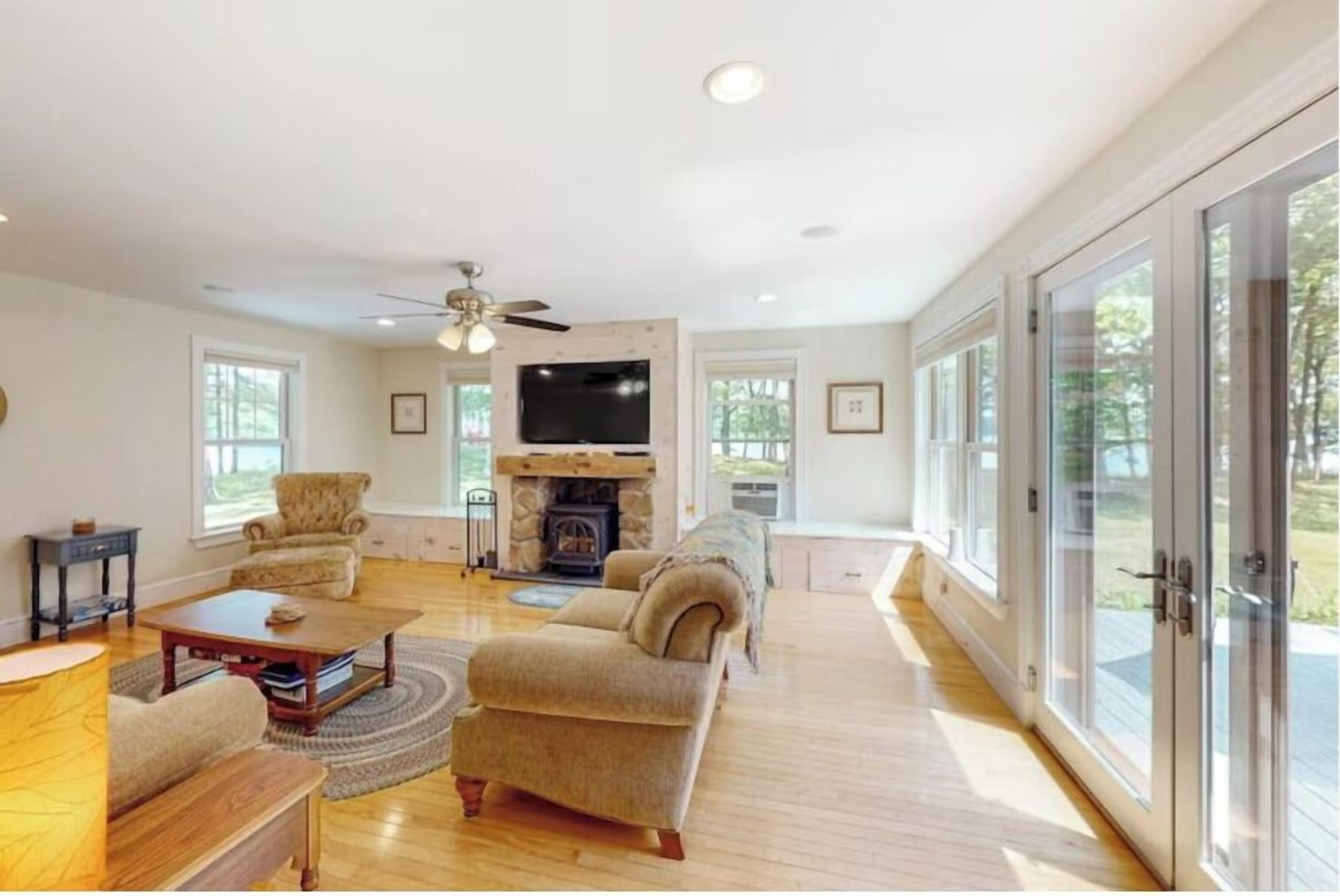 House, Multiple Beds, Garden View (Four Seasons) | Living area