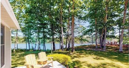 Secluded Lakefront Home With Patio & Firepit, Fast Wifi, Wood Stove & W/D
