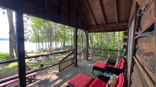 Cozy log Cabin w/ Deck, BBQ Grill & Outdoor Firepit on Lower Wilson Pond