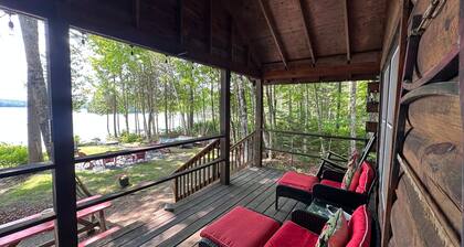 Cozy log Cabin w/ Deck, BBQ Grill & Outdoor Firepit on Lower Wilson Pond