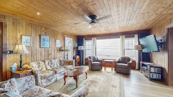 Cabin, Multiple Beds, Fireplace (Spruce Ledge) | Living area