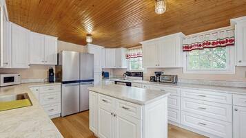 Kabin, Beberapa Tempat Tidur, perapian (Spruce Ledge) | Dapur pribadi