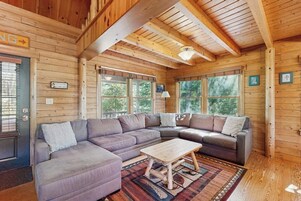 House, Multiple Beds, Kitchen (Prong Mountain) | Living area
