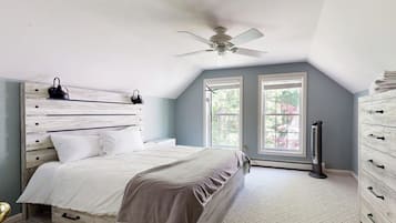 House, Multiple Beds, Fireplace, Garden View (Wiscasset Woodlands) | 3 bedrooms, individually decorated, individually furnished, bed sheets
