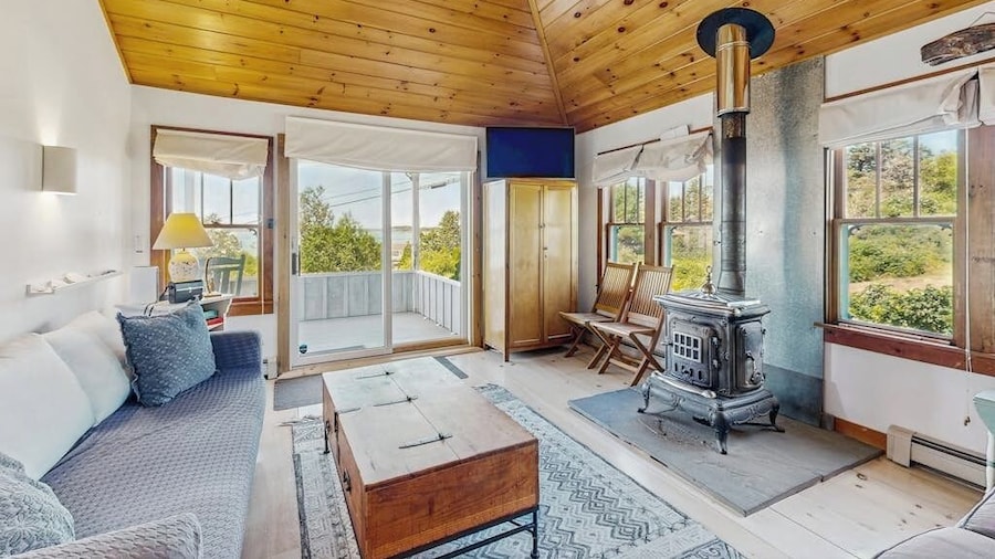 Lovely Home With Harbor Views, gas Grill, Streaming, W/d, & Gourmet Range